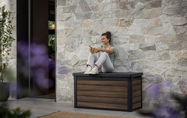 Keter Signature 100 Gallon Resin Deck Box, Rosewood Brown